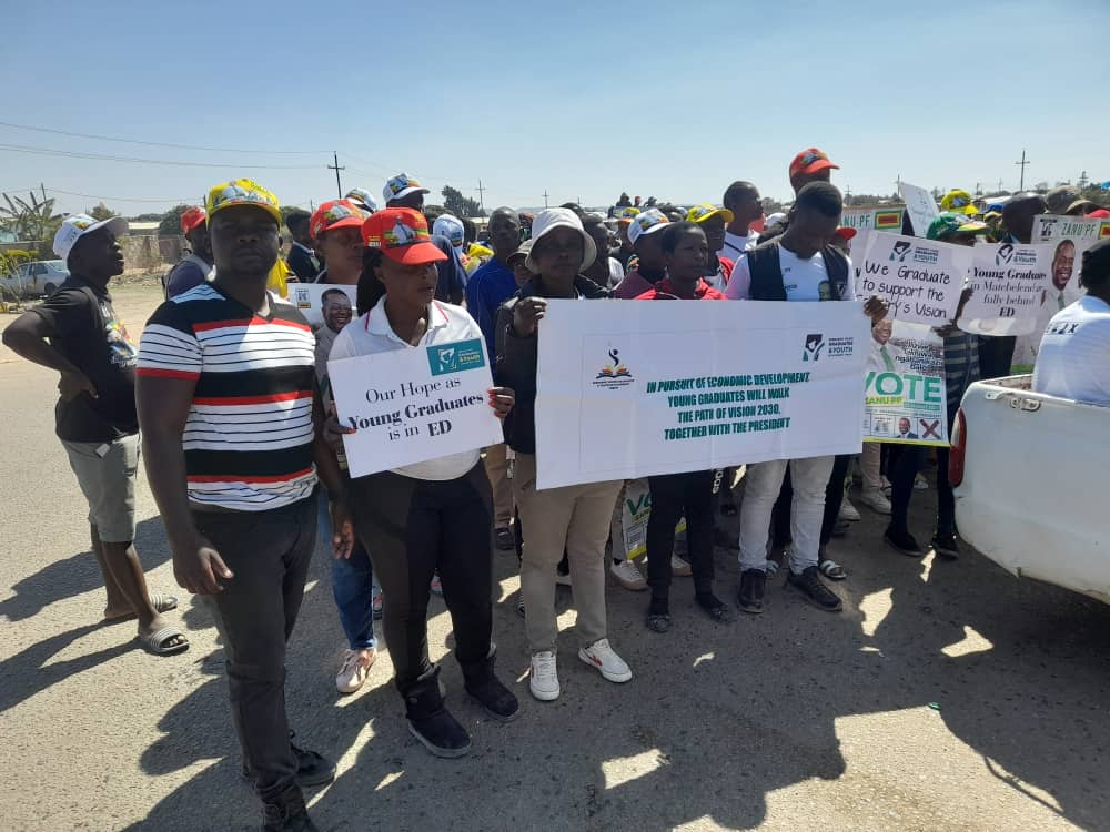 zanupfyl_byo's tweet photo. Today in Pictures,
Cowdray Park Youths did a Star Rally Awareness March.
The President is in Bulawayo 02 August 2023, & the Masses are excited.
See you there!
#IPledgeToVoteED2023
#2023EDPFEE
#ByoForED https://t.co/vOfkZLGF5B