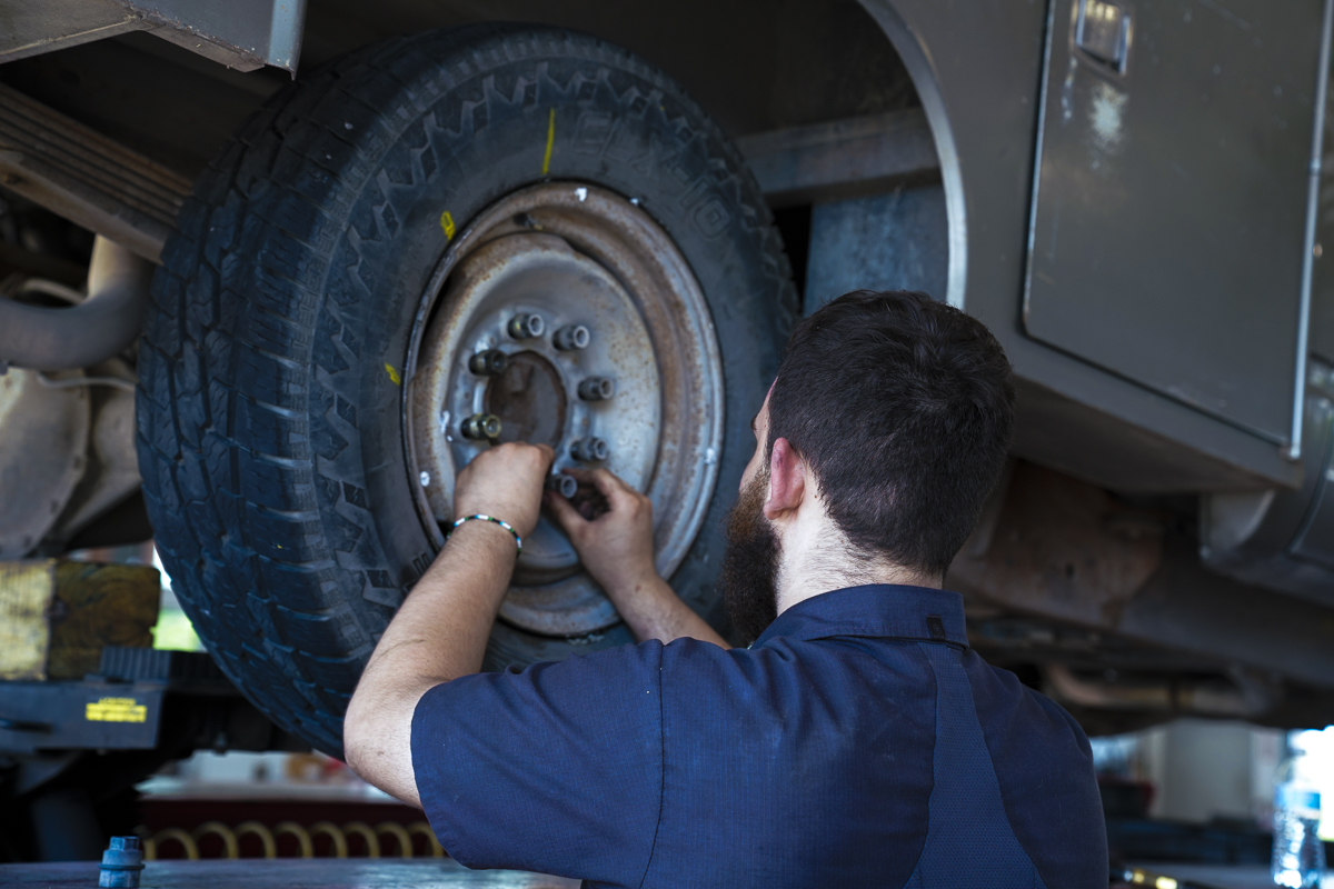 QuickLaneRGV's tweet photo. Experience top-notch automotive care at its finest at  #QuickLane! Our dedicated team of skilled mechanics are here to keep your ride running smoothly and safely. 🚗🛠️ #CarServiceExperts #QuickLaneQuality https://t.co/dccLGkqiU6