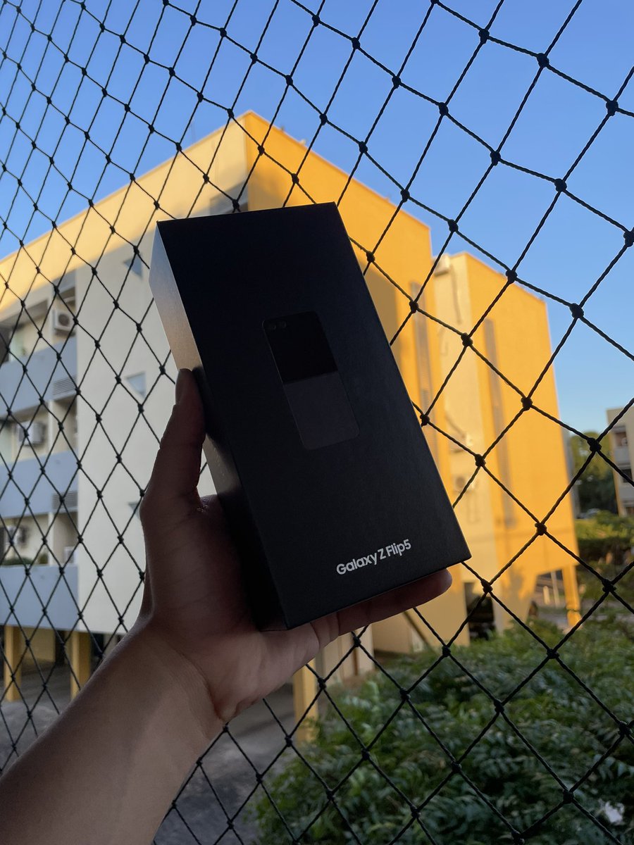 E a <a href="/SamsungBrasil/">Samsung Brasil</a> nos enviou o mais novo Galaxy Z Flip 5, que lindeza mais linda! E aí? O que vocês gostariam de saber sobre ele? #Samsung