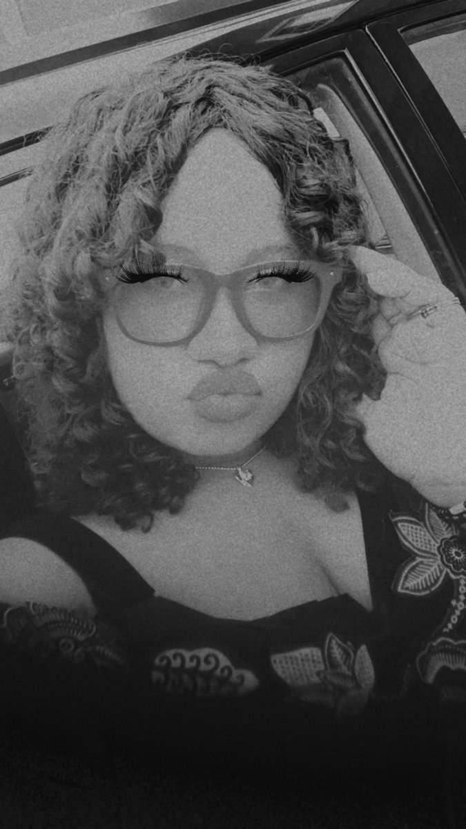 CreamyFlorence's tweet photo. So, I heard tomorrow is National Girlfriends day. abeg make una no suffocate us the single babes o, if possible, celebrate us too, na single we single we no Kee person ๐๐๐คฃ
#BBNaijaAllStar #ChelseaBae #EPLreturns #AkwaIbomTwitter #lagosnigeria #Girlfriends #girls https://t.co/0YJAa8yY0Y
