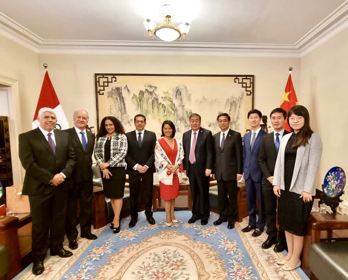 KeikoFujimori's tweet photo. En esta reunión, destacamos las excelentes relaciones históricas y el impulso de las exportaciones de productos peruanos a China, valorando también la confianza de los inversionistas de tan importante país en la economía peruana. https://t.co/BJc5dvXPmp