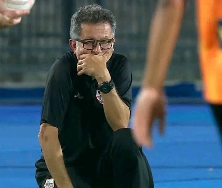 senta9o's tweet photo. انا احبك جدا  رغم ان الزمالك عدي عليه مدربين كبار 
انت اكتر مدرب اخر ٢٠ سنه  بيذاكر و بيتعب وبيشتغل وعنده شغف  واحترام لشغلنته 
مش هقولك كل الدعم لانك انت فوق الكلام ده اصلا 
انا بحب المجتهدين العاشقين لشغلهم https://t.co/O7tZONwNw8