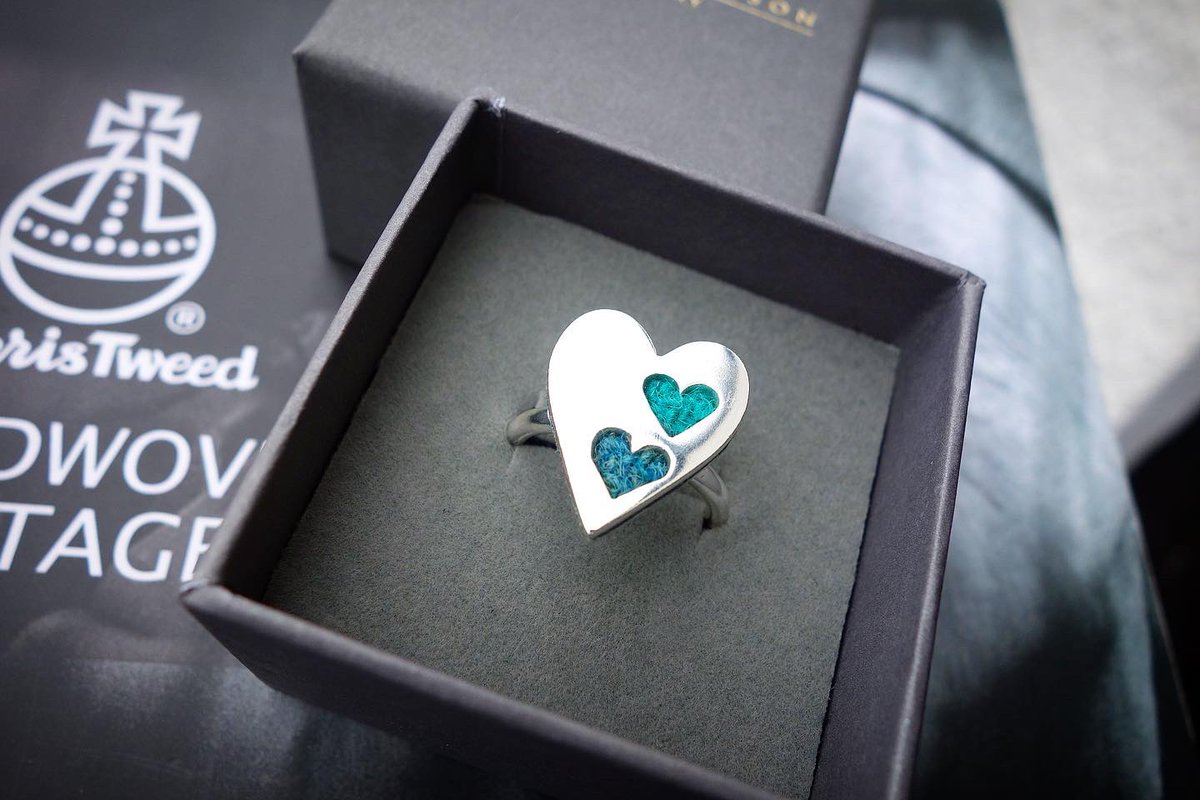 ruthamorrison's tweet photo. Large Love Hearts Ring - Harris Tweed 💙🩵
https://t.co/xGuCBv5Q1c
#islandinspired #scottishislands #hebrides #outerhebrides #westernisles #isleofharris #heart #lovethehebrides #scottishbeaches #turqoisewater #scotland #visitouterhebrides #harristweed #handmaderings https://t.co/DvDIpUkitX