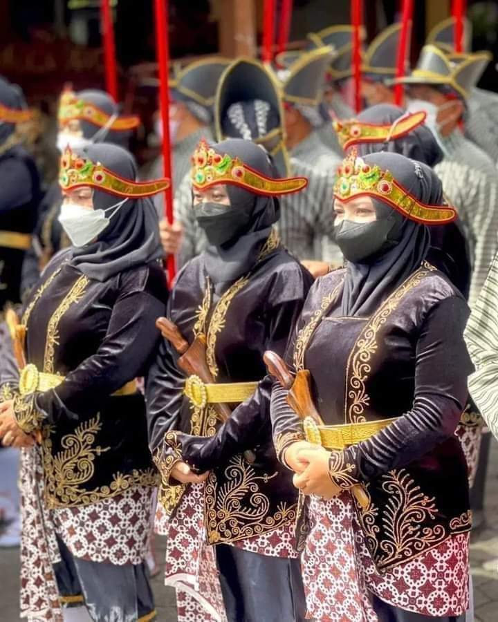 Jangan sampai merusak pakem budaya Nusantara gara2 takut masuk neraka.