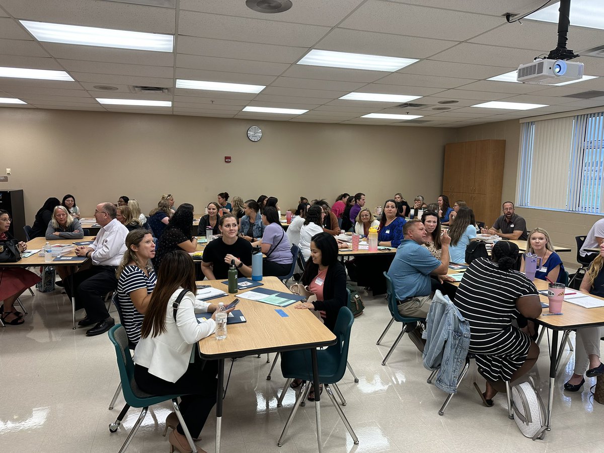 SarahKSvendsen's tweet image. Nothing better than a group of new teachers! What an awesome turnout for @pascoschools kick off event. Everyone was super excited to learn about elementary math! @leadlearnpasco #PascoMath