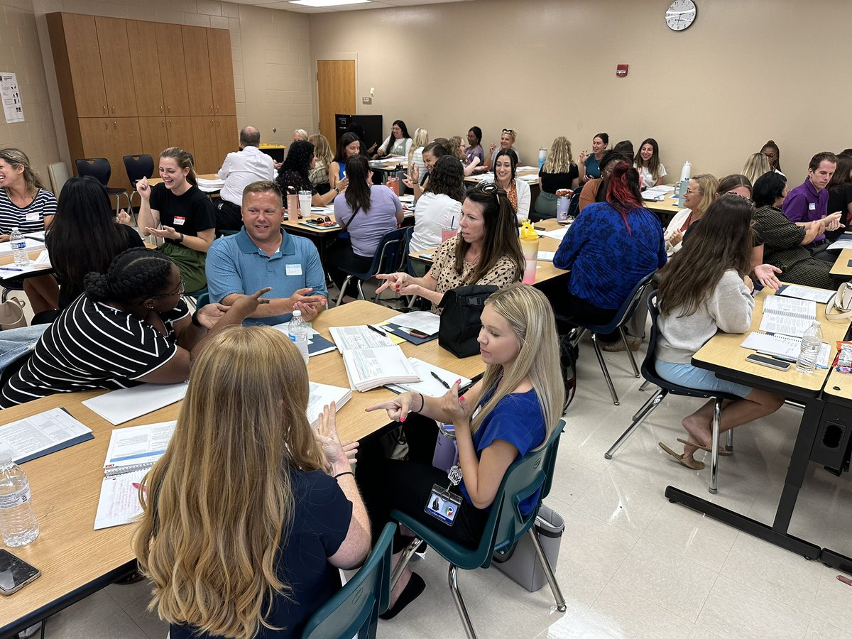 SarahKSvendsen's tweet image. Nothing better than a group of new teachers! What an awesome turnout for @pascoschools kick off event. Everyone was super excited to learn about elementary math! @leadlearnpasco #PascoMath