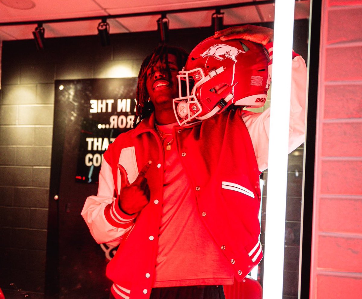 Alabama DB commits to Arkansas: Arkansas received a commitment Monday from defensive back Jeremy Cook after he attended the Hogwild Hangout recruiting event on Saturday. dlvr.it/St1Bcg