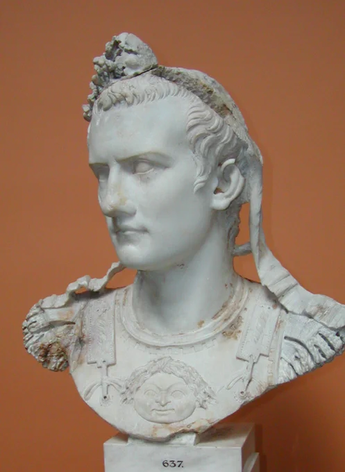 カリグラは9月をGermanicus、クラウディウスは3月をClaudius、ネロは4月をNeroneus、ドミティアヌスは10月をDomitianusと改名した。 