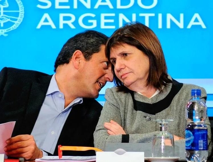 rielias22's tweet photo. @eldestapeweb Ya no sabes q decir para q te voten rata de puerto,en lo único q concuerdo es en eso q la justicia está en deuda con Cristina.
#MassaEsMacri. https://t.co/D5cBjXvMbE