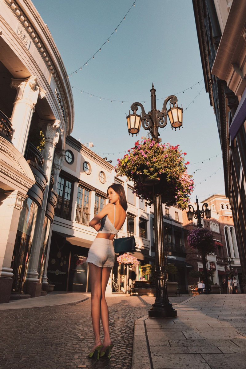 marilysarabia's tweet photo. Shopping is a wonderful exploration that puts you in the world of fashion and beauty.🛍️👠👗
#Street
#shoes
#Clothing
#make-up
#Handbags
#shopping carts
#Gifts
#Dance
#Passion
#Fashion
#Nail Art
#Hats https://t.co/C5MAQXSn2I
