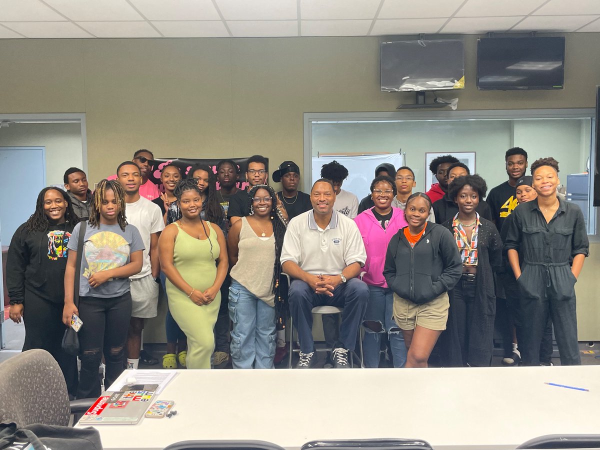 WILL_POWERLTL's tweet photo. A favorite to #DRBP we had @Wisdommartintv join us today and discuss his past and well accomplished career and his possible future, much Love from @DCDPR ‘s Deanwood and good luck on future endeavors #DprPrograms #Morethanrec https://t.co/bVaL6I5KwW
