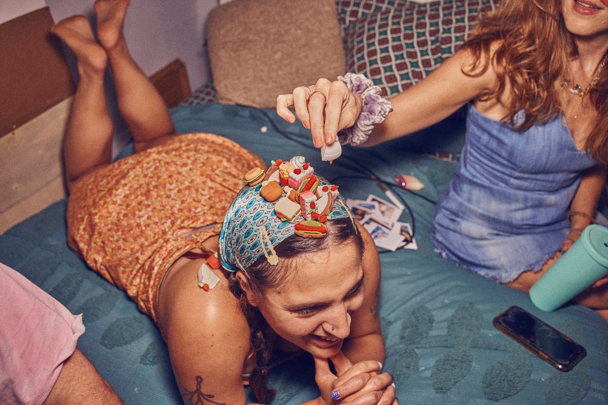 4everBoner's tweet photo. These insane photos of Kim and I piling food shaped erasers on Anna’s head after they saw Infernal Affairs and Alexei and I saw Barbie https://t.co/7v7RhpNIA7