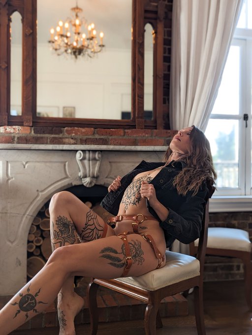 If you aren't embracing your sexy you probably aren't eating the right foods.. 💕@mikerogerslens #fineart<a href="/tag/model"class="tags"><span>#model</span></a><a href="/tag/art"class="tags"><span>#art</span></a><a href="/tag/fineart"class="tags"><span>#fineart</span></a><a href="/tag/abstract"class="tags"><span>#abstract</span></a><a href="/tag/tattoos"class="tags"><span>#tattoos</span></a><a href="/tag/classy"class="tags"><span>#classy</span></a>