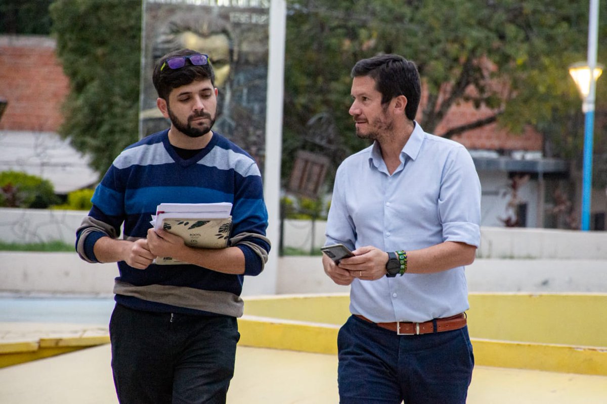 MartinGuemes's tweet photo. Supervisamos personalmente el funcionamiento del Wi-Fi Libre que instalamos en la plaza 9 de julio de Salvador Mazza. Funciona impecable. 🛜✅ #SALTIC #iIgualarOportunidades #Conectividad https://t.co/nNOWa8GnwQ