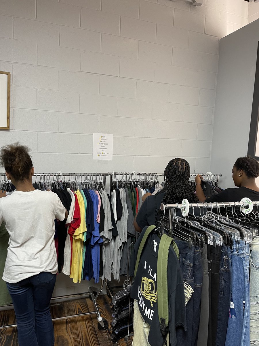 HoustonThreads's tweet photo. A few more referred shoppers, picking out NEW stylish outfits for the upcoming school year!! Back To School is one of our busiest times of the year for us!!
#local #nonprofit #houstonthreads #love #SupportingOurYouth #vibe #Check #LikeAndShare https://t.co/H03gMSZPCi