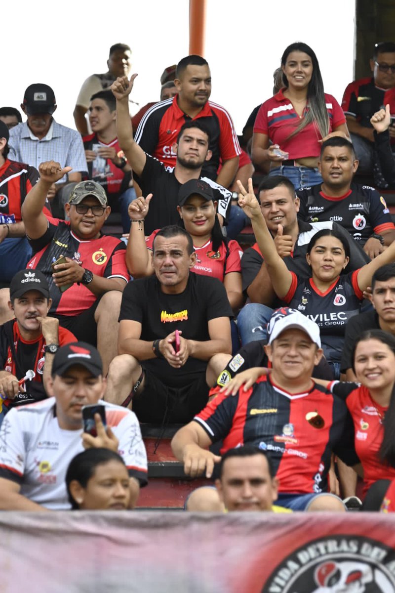 Cucutaoficial's tweet photo. ¡Vamos Cúcuta! ❤️🖤 https://t.co/QIL4m2aScg