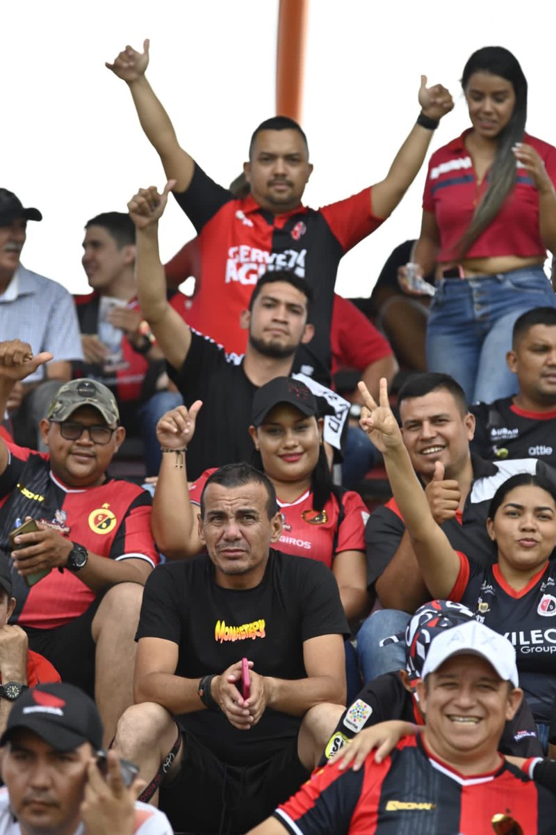 Cucutaoficial's tweet photo. ¡Vamos Cúcuta! ❤️🖤 https://t.co/QIL4m2aScg