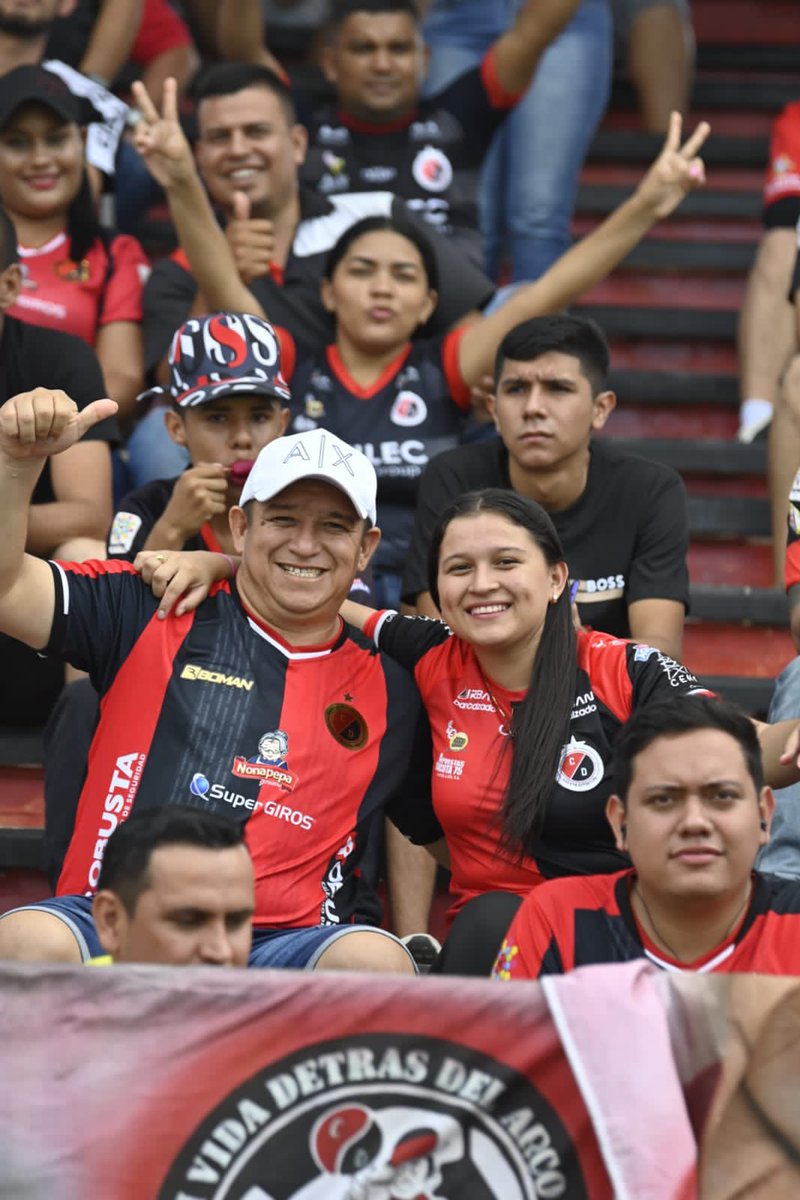 Cucutaoficial's tweet photo. ¡Vamos Cúcuta! ❤️🖤 https://t.co/QIL4m2aScg