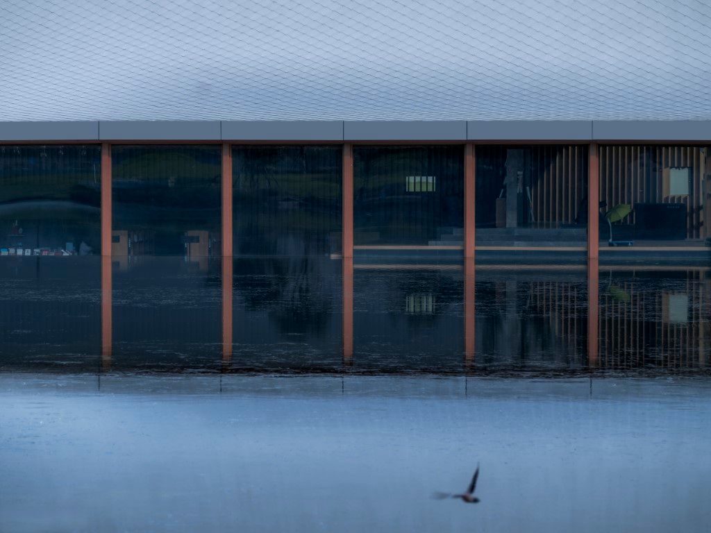Architizer's tweet image. This bookstore design mimics a falling book, creating a tranquil space for reflection and an unforgettable underwater reading experience.
Details: arc.ht/3KmyCcm | 📍Xinglong Lake CITIC Bookstore