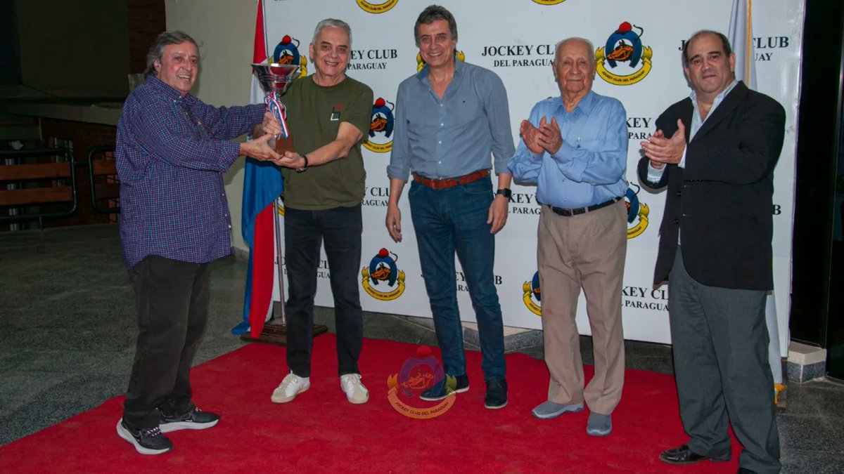 jockeyclubdelpy's tweet photo. ✅ En el #HipódromoDeAsunción se disputó el Premio Día de la Amistad - 1.800 mts, dónde se impuso #DomPablo, con la conducción de #JuanFigueredo, fue entrenado por #JulioOrtellado, defendió los colores del #StudJC.
⭕ 1'58"87/100. https://t.co/Vpbt1dC6fp