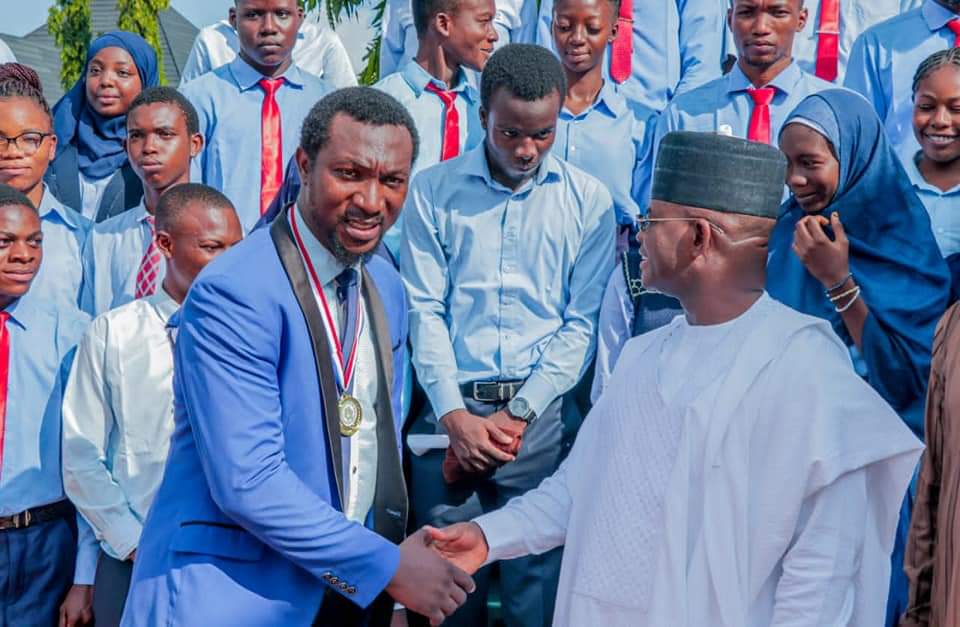 fulokoja's tweet photo. Twitter: https://t.co/ok8A8qJUif
YouTube: https://t.co/zzAw6kW305
Instagram: https://t.co/NV5S4kmzIt
TikTok: https://t.co/RYw65M4BIB

#FUL #FULokoja #FULNews #adastra #ProfOlayemiAkinwumi https://t.co/PWl1hmeJnj
