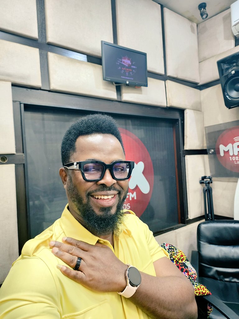 DanielAkpata's tweet photo. The King Of The Night!
Story Night!
@max909fm @Max1023FM @BeautifulCBN @JemimaOsunde @SympLySimi @radioguidelagos @praisefowowe @Marvin_gmartins @ikasoe1 @rakellyamoo
#latenightonmaxfm @Babylawyer_1 #thekingofthenightonmaxfm 
#theonlylovedoctoronmaxfm https://t.co/Ju2qBXq7he