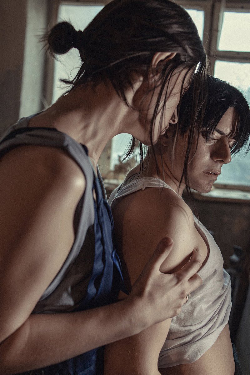wolfotyy's tweet photo. An alternate universe where Eren and Levi work as auto mechanics. Damn important, sweaty and dirty work. And sometimes not because of the cars, because Levi will never allow himself to be smeared in engine oil. 💦

—————————————————
#eren #snk #aot #進撃の巨人 #levi #ereri #riren https://t.co/TGTBt83lsB