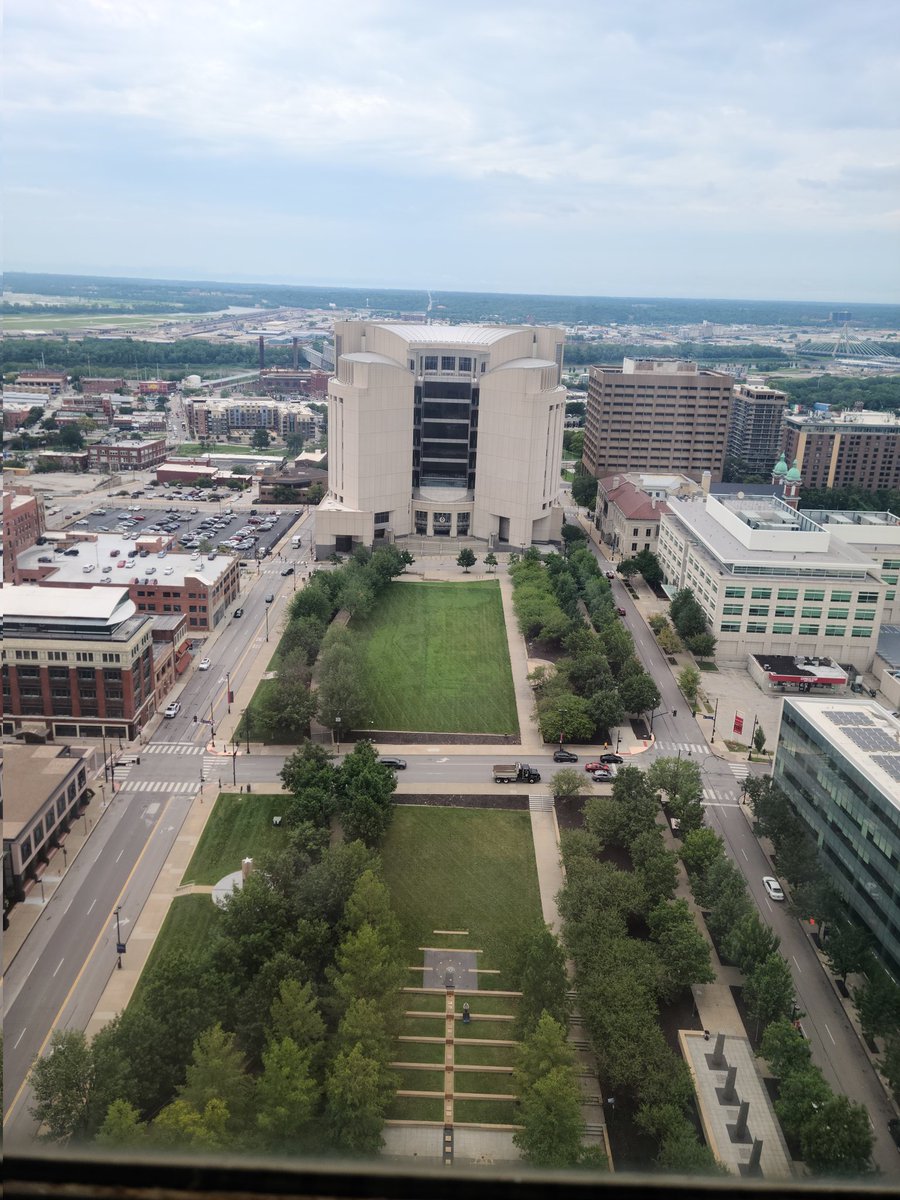 hopefaithkc's tweet photo. 22 bags and a lot of branches picked up today in downtown KC...we even went up high to see the work after.  Thanks for stopping by @BrianDavidPlatt 
#CleanUpKC #ACityThatWorks https://t.co/NxGkJR4uUj