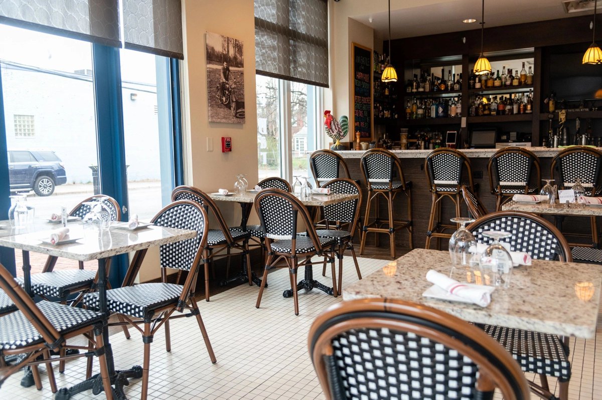 Join us Tuesday-Friday from 4PM-6PM and enjoy our irresistible specials. Sip on handcrafted cocktails while savoring our mouthwatering appetizers. Don't miss out on the perfect way to unwind after a long day. #HappyHourSpecials #DrinkUp #UnwindAndDine