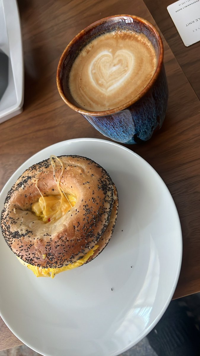 f_addahri's tweet photo. Studying definitely helping me catch up with my coffee/home barista routine and skills 😂😂😂

#ItsNotAllBad #WorkInProgress https://t.co/jbfpkq2GUf
