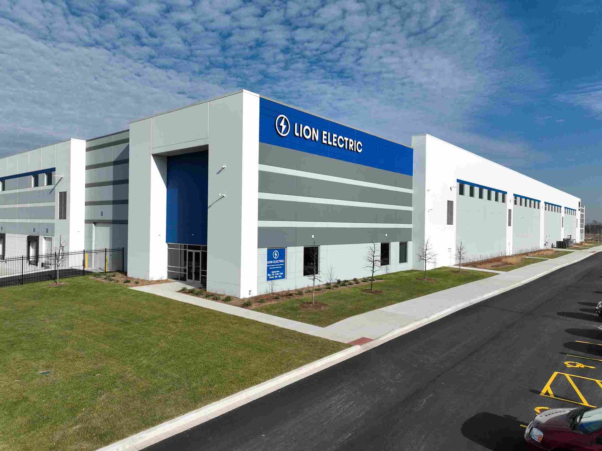 As July comes to an end, I’m thinking about our #GrandOpening celebration in Joliet, where I spent time with colleagues and friends, who advocate for #electricvehicles, better #health for students and #cleanenergyjobs. #LionElectric #manufacturing @PiernBrian @BrianJRobb