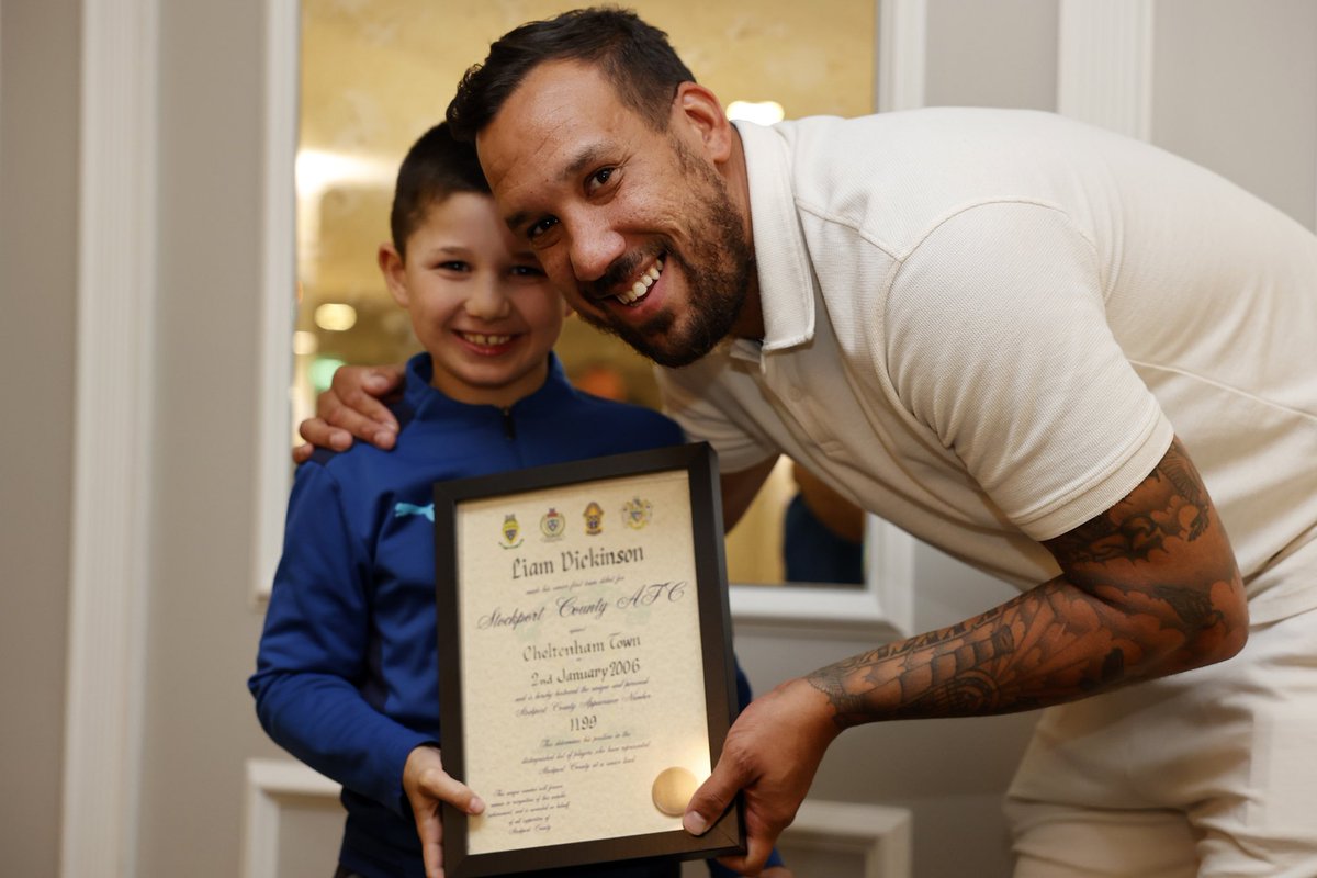 SCAN_SCHEME's tweet photo. Liam Dickinson(1199) was presented with his certificate by Harry Pinchin at Edgeley Park. 29/07/23. Photo: Mike Petch. #StockportCounty https://t.co/OBfXnYFG5G