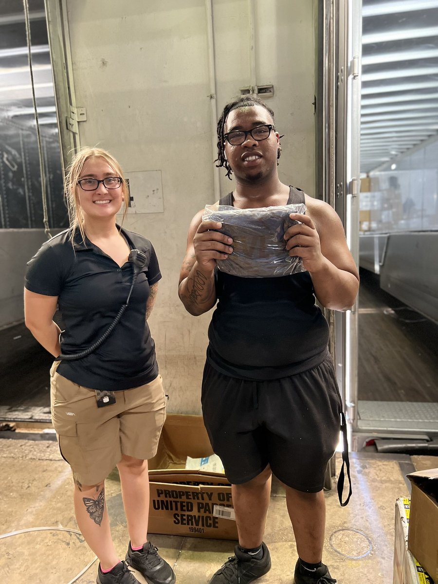 Recognizing <a href="/UPSers/">UPSers</a> Brayshon for his outstanding attendance and being on time! Your dedication to being here at <a href="/UPS/">UPS</a> is incredible, thank you for everything🙏 <a href="/bigtymer504/">E.J.⚜</a> #DeliverWhatMatters