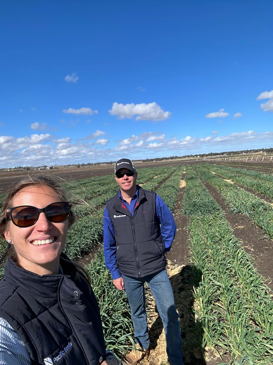 tuckey_agustina's tweet photo. Oats trials with the technical specialist Wayne Chesher πΎβ
#foundationfarm #pacificseeds https://t.co/K8tuf5IFFH