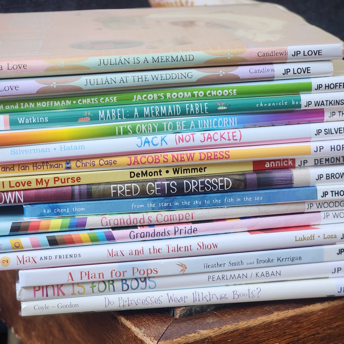 ALibraryQueen's tweet photo. It is a reading kind of day! Thank you ... @SarahHoffman101, @Jas0nTharp, @BelleDeMont, @itspeterbrown, @razorfemme, @harryewoodgate, @KyleLukoff, @robbpearlman https://t.co/5yWETJz8h7
