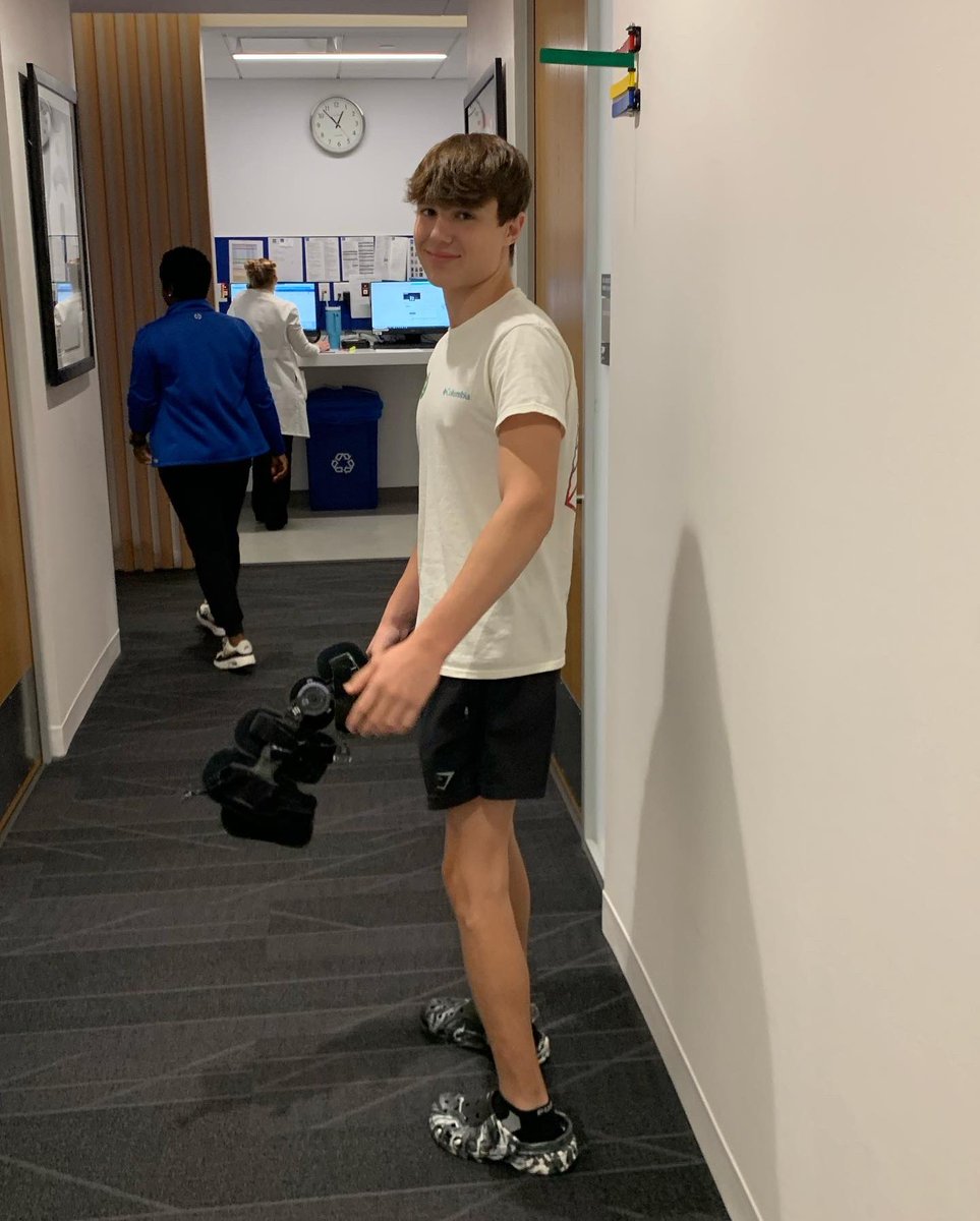 TracySchramm's tweet photo. A big thank you to @bennwachukwumd …6 weeks post op and he’s brace and crutch free! https://t.co/I5uSJMUmyT
