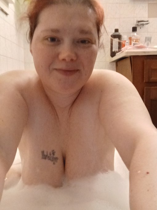 Who wants to take a bath with me? https://t.co/F89rcoZ5l7