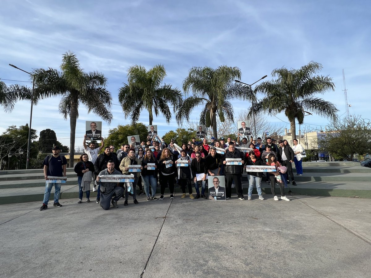 edugonzalez70's tweet photo. #EstaTarde en #TalarCentro y #TalarSur
Cada uno de nosotros cree firmemente en las capacidades de @ZamoraJulio y en su visión de un municipio en constante crecimiento y desarrollo. Por eso, nos hemos unidos en esta importante tarea de llevar su propuesta a cada hogar https://t.co/aogmtTsjC4