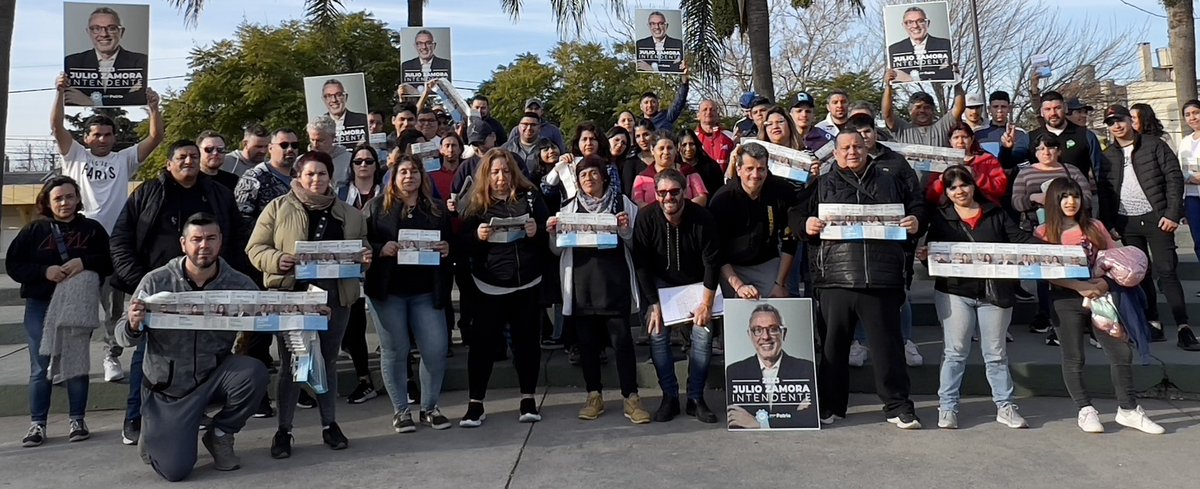 edugonzalez70's tweet photo. #EstaTarde en #TalarCentro y #TalarSur
Cada uno de nosotros cree firmemente en las capacidades de @ZamoraJulio y en su visión de un municipio en constante crecimiento y desarrollo. Por eso, nos hemos unidos en esta importante tarea de llevar su propuesta a cada hogar https://t.co/aogmtTsjC4