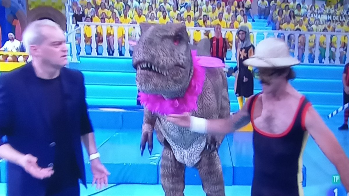 porcamarrana's tweet photo. El dinosaurio tras ir a ver la de Barbie #GrandPrixTVE https://t.co/fDIihWQtIz