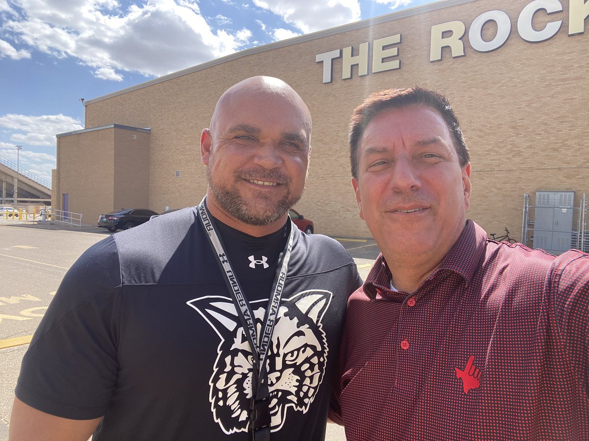 Out in Clovis New Mexico for Wildcat practice this afternoon and saw former Roosevelt Defensive Coordinator and Kermit Head Coach Nate Gensler!

He’s now the DC at Clovis!

His son plays at Eastern New Mexico! 

Awesome to see him! <a href="/N8Gens/">Nate Gensler</a>
