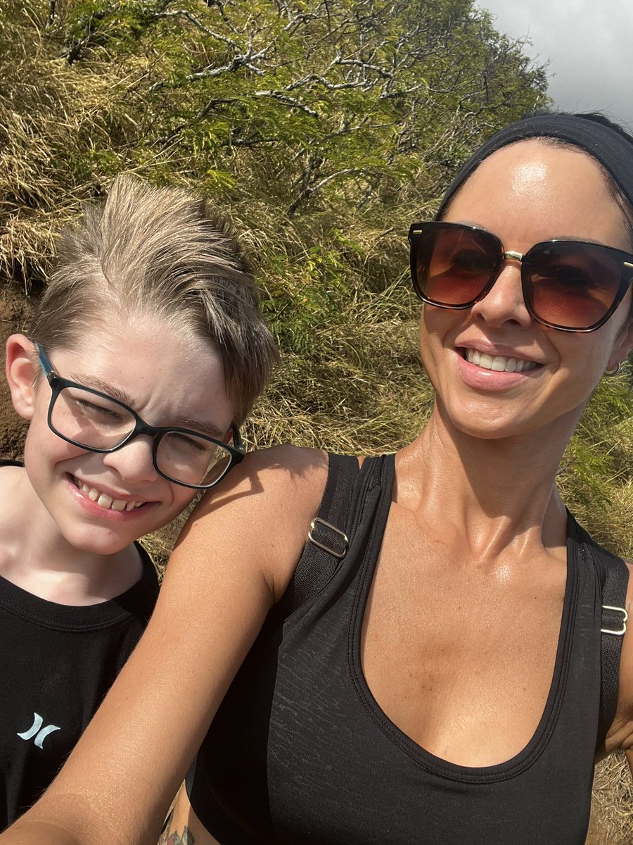SunBlastTanning's tweet photo. Spray tanned on a mountain 🤩 #swimweek #bronzemebabyy #sunblastmobiletanning #spraytanartist #desotosbestspraytan https://t.co/P5Rt9lMlC4
