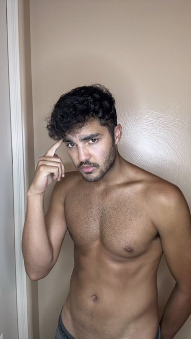 Fresh new tan😉☀️ https://t.co/3n20Vq2c51