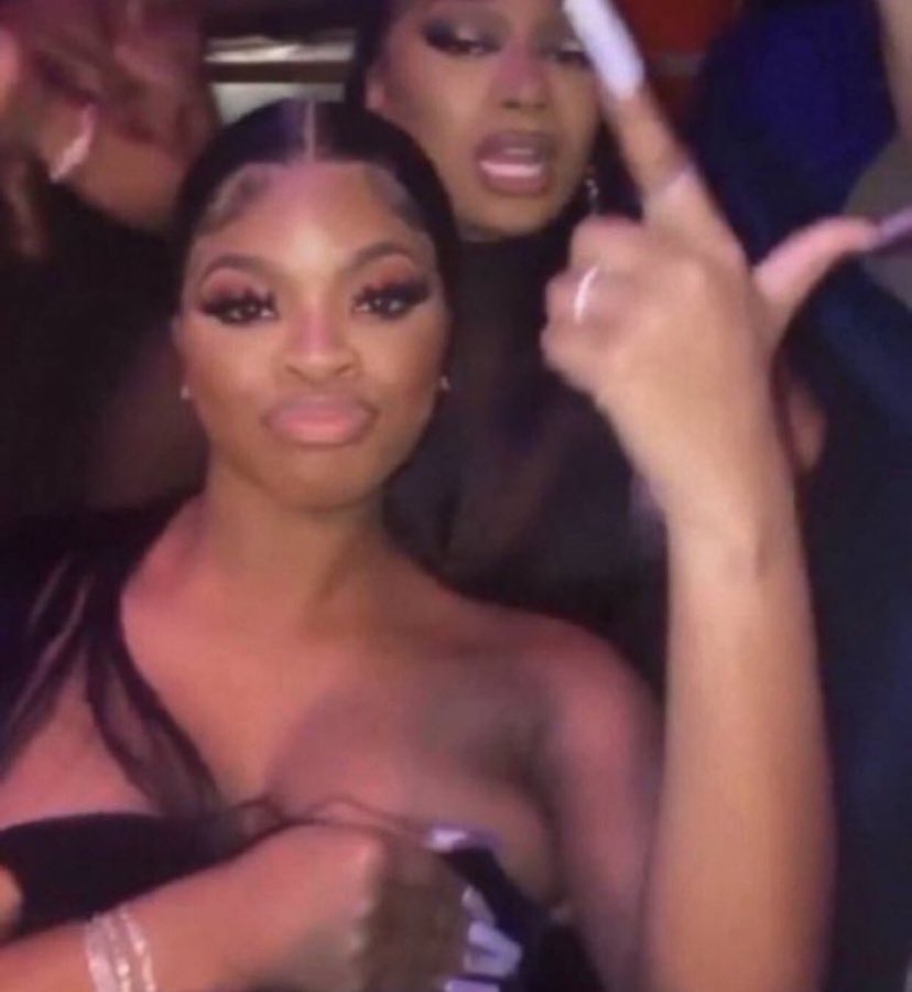 WHIT AND LOCHAN HIVE, HOLD MY HAND. WE JUST MIGHT DO IT!!!! #LoveIsland