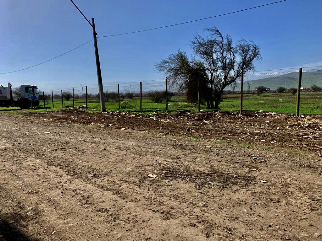 munitiltil's tweet photo. 🟠Gran operativo de #limpieza realizaron nuestros funcionarios en Coquimbito, #HuertosFamiliares.

Las nuevas máquinas municipales Retroexcavadora New Holland🚜 y la batea 🚚 se han puesto a disposición para erradicar los #microbasurales de nuestra comuna. https://t.co/cnhsvGxMN9
