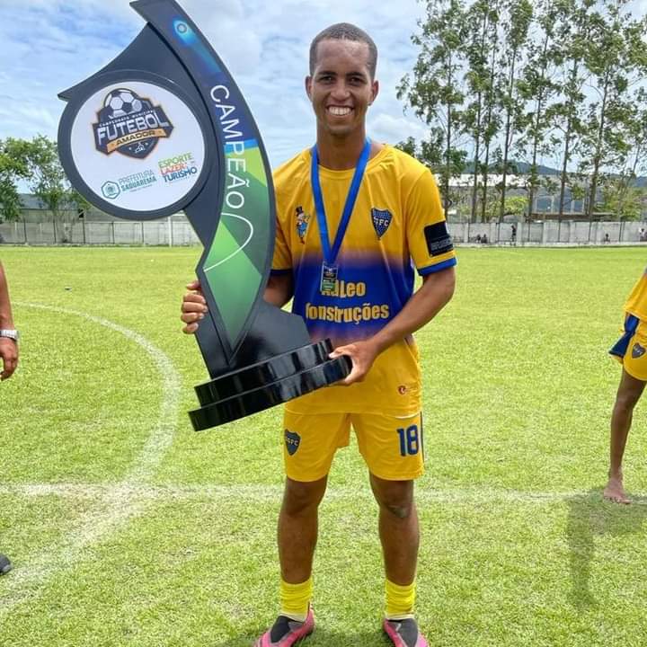 futebol_lagos's tweet photo. VAMOS FALAR DE ALGUNS TÍTULOS DESSE SR VAGNER SILVA 💥

Biquinha 🏆
São Geraldo 🏆
Soneca 🏆
Mercenários 🏆
Os teimosos 🏆🏆
Vai que dá certo 🏆
Os manos 🏆
Barsemlona 🏆🏆
Tik taka 🏆
Borussia 🏆
São Vicente 🏆

Obs; Só alguns títulos de Vaguinho do uta

Segue o fio.... https://t.co/6Bupj7OvPJ