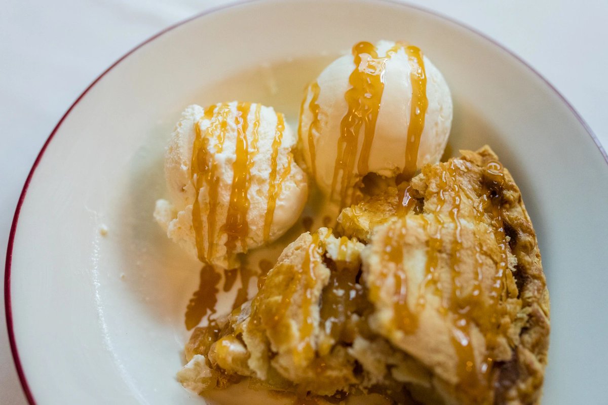 Our desserts are on another level. Craving something delicious? We can help with that. Visit smokehouse1946.com now to take a closer look at our menu! #SmokeHouseRestaurant #LetsCelebrate #WelcomeIn #PullUpAChair #FamilyBusiness #Since1946