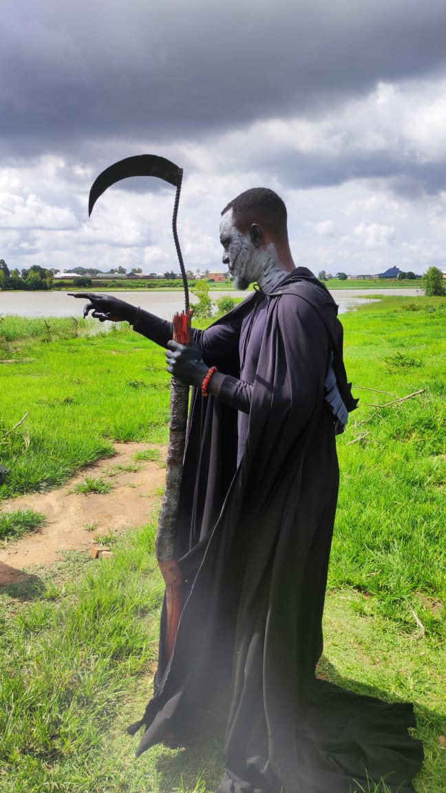 tobiadaniels_'s tweet image. July: I will kee you.

But mercy said no.😅

#setpic #costume #cosplay