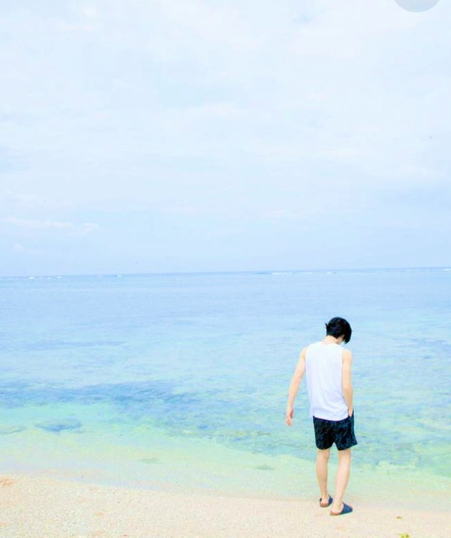 haruma04052's tweet photo. 先週水曜から家族で沖縄に行ってました✈️
一週間違いでこの天気🌀
無事に行けて無事に帰ってこれて良かった😌

キレイな景色を見るとふと貴方の背中を探してしまう。。 https://t.co/bqrpZsSLRu