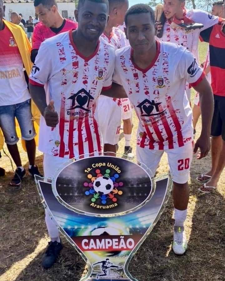 futebol_lagos's tweet photo. Multi campeões, isso todos sabem... Mas essa dupla conseguiu um fato de respeito em Araruama. Simplesmente são tricampeões consecutivos 😱

Mercenários 2021 🏆
Jardim São Paulo 2022🏆
Mercenários 2023 🏆 https://t.co/hkMm8eXZ9Y